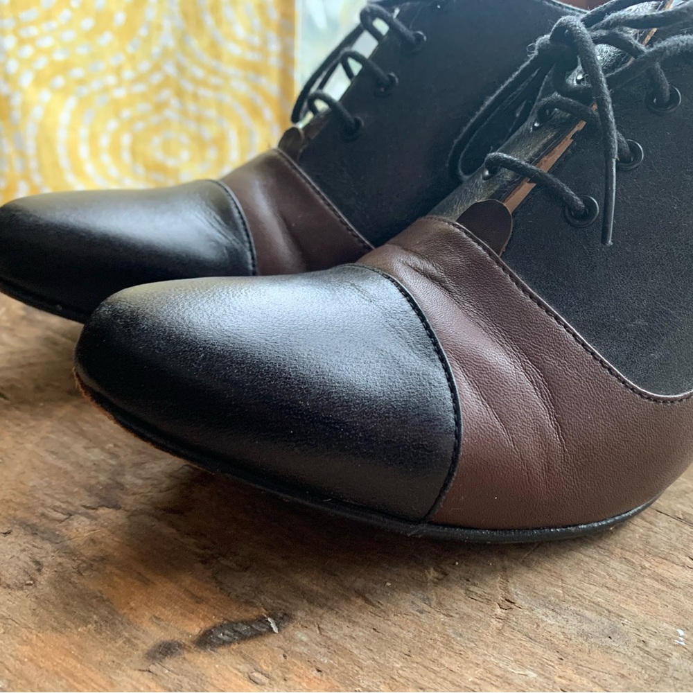 John Fluevog Wonder K2 Black and Brown Oxford Heels - Picture 2 of 7